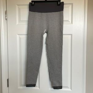 Ryderwear Grey and White Scrunch Butt Leggings Size Large